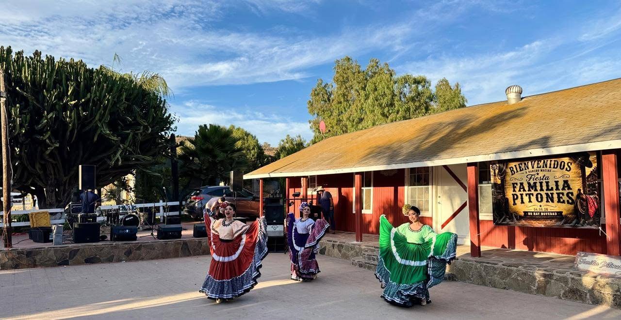 Espectáculo de baile folklórico en el rancho